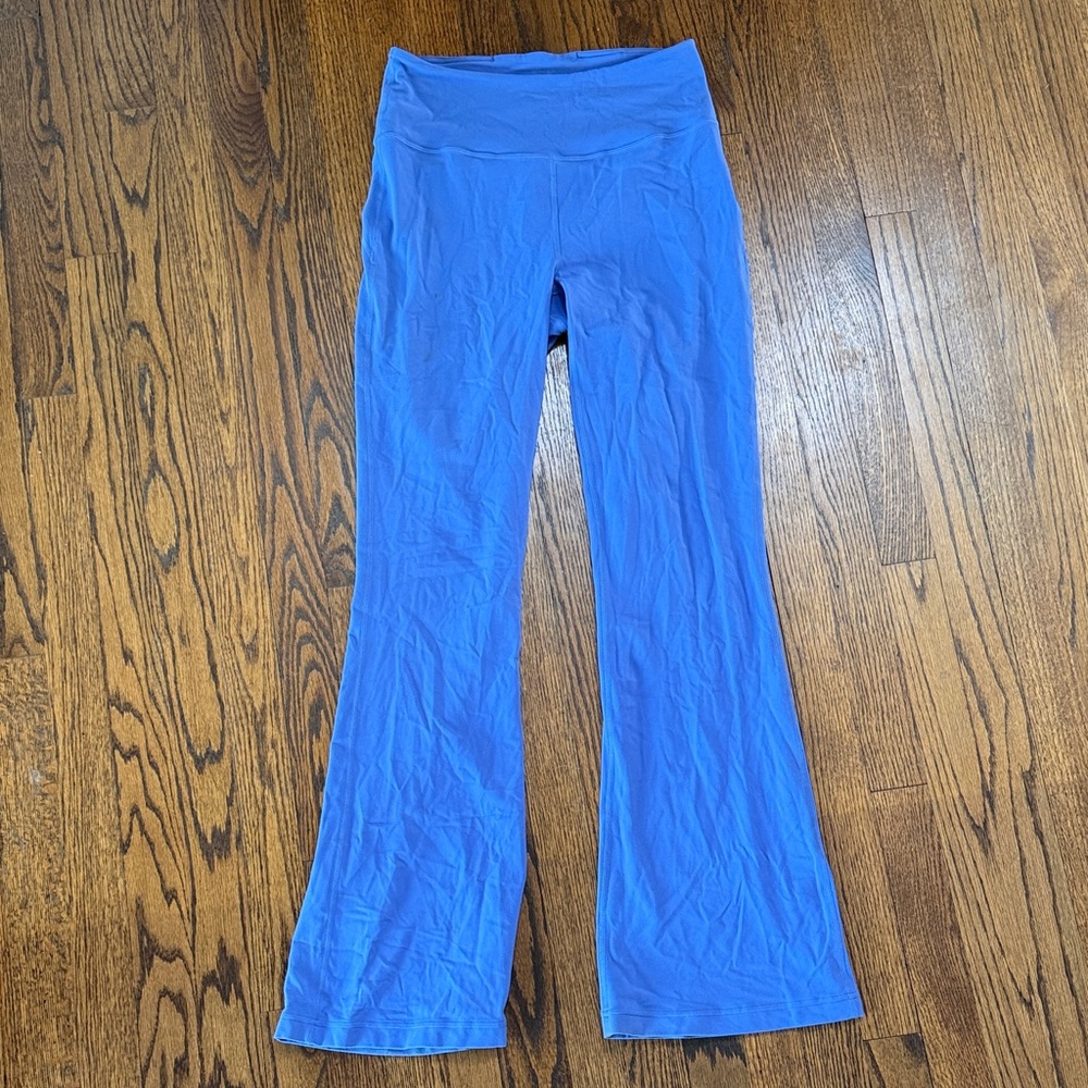 B36 lululemon athletica Women’s 8 Blue High-Waist Flare Leggings